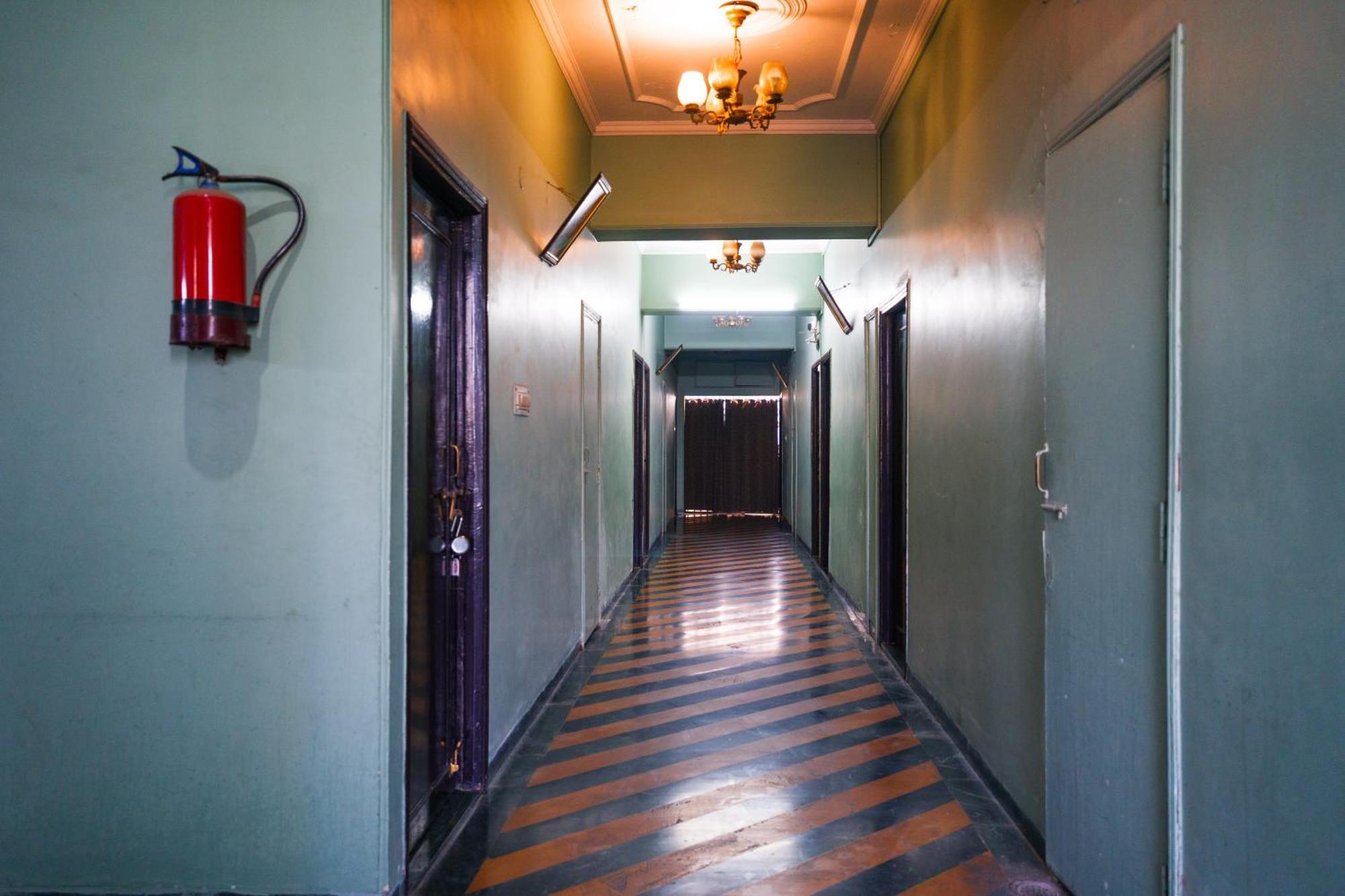 Hotel Girdhar Mahal إندور المظهر الخارجي الصورة