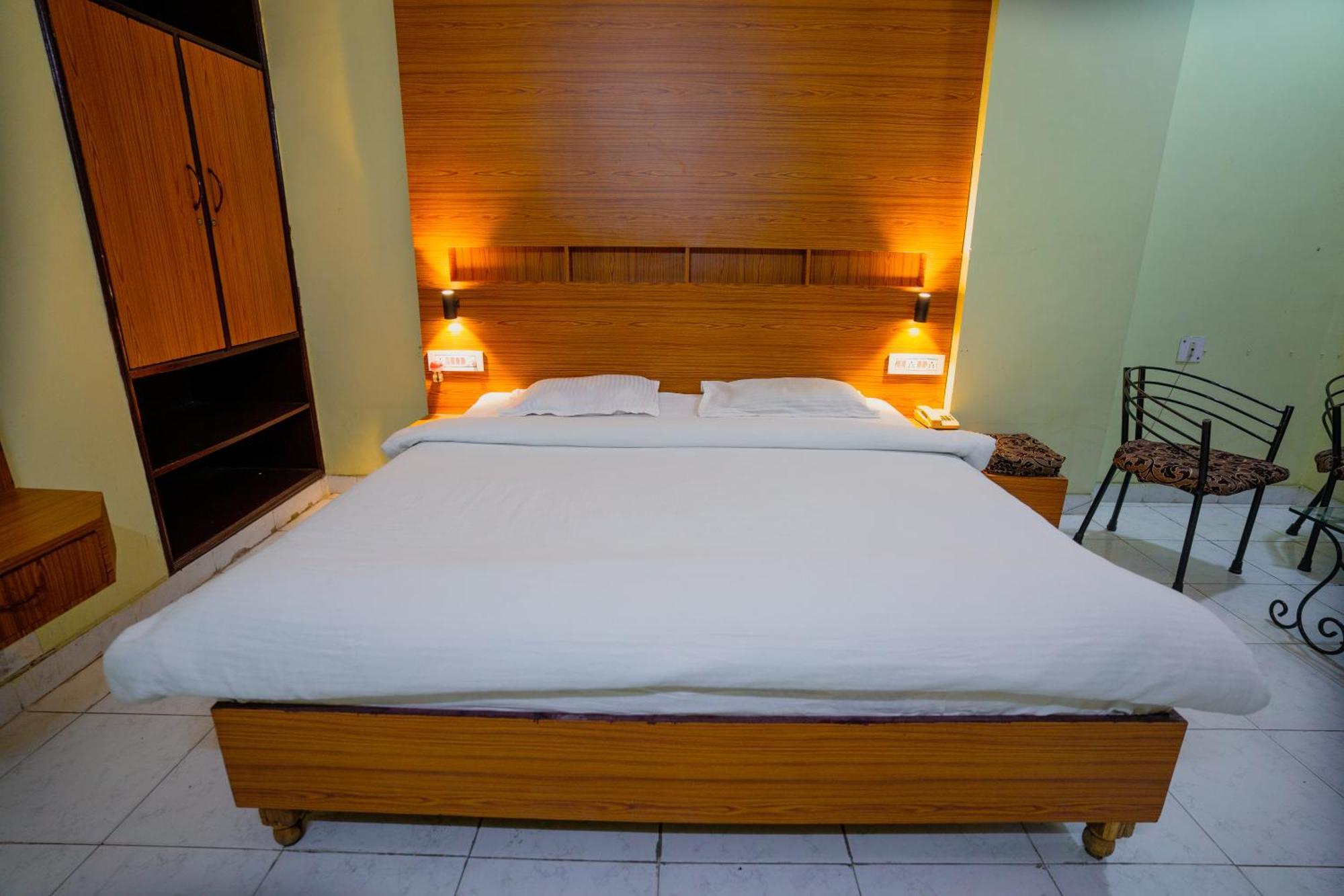 Hotel Girdhar Mahal إندور المظهر الخارجي الصورة