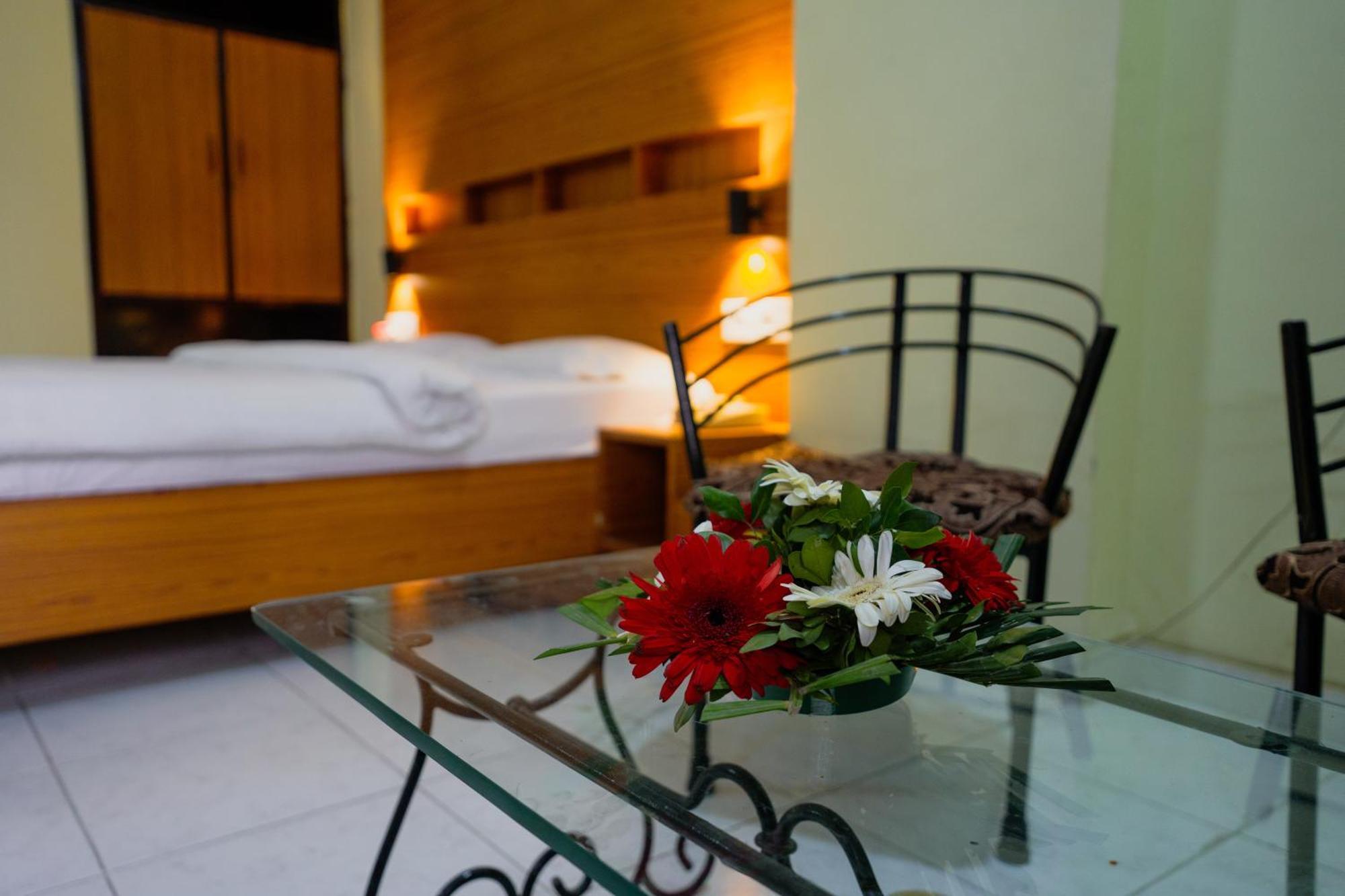 Hotel Girdhar Mahal إندور المظهر الخارجي الصورة
