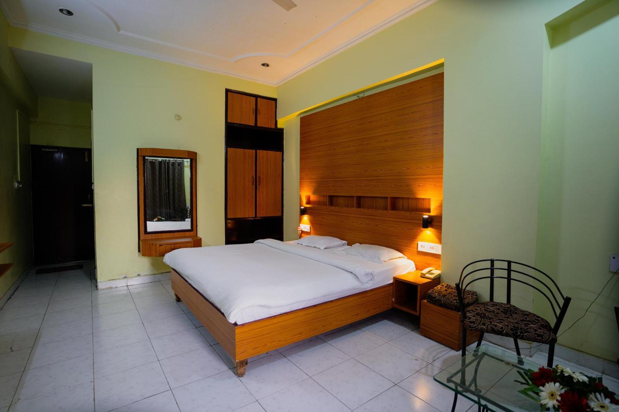 Hotel Girdhar Mahal إندور المظهر الخارجي الصورة