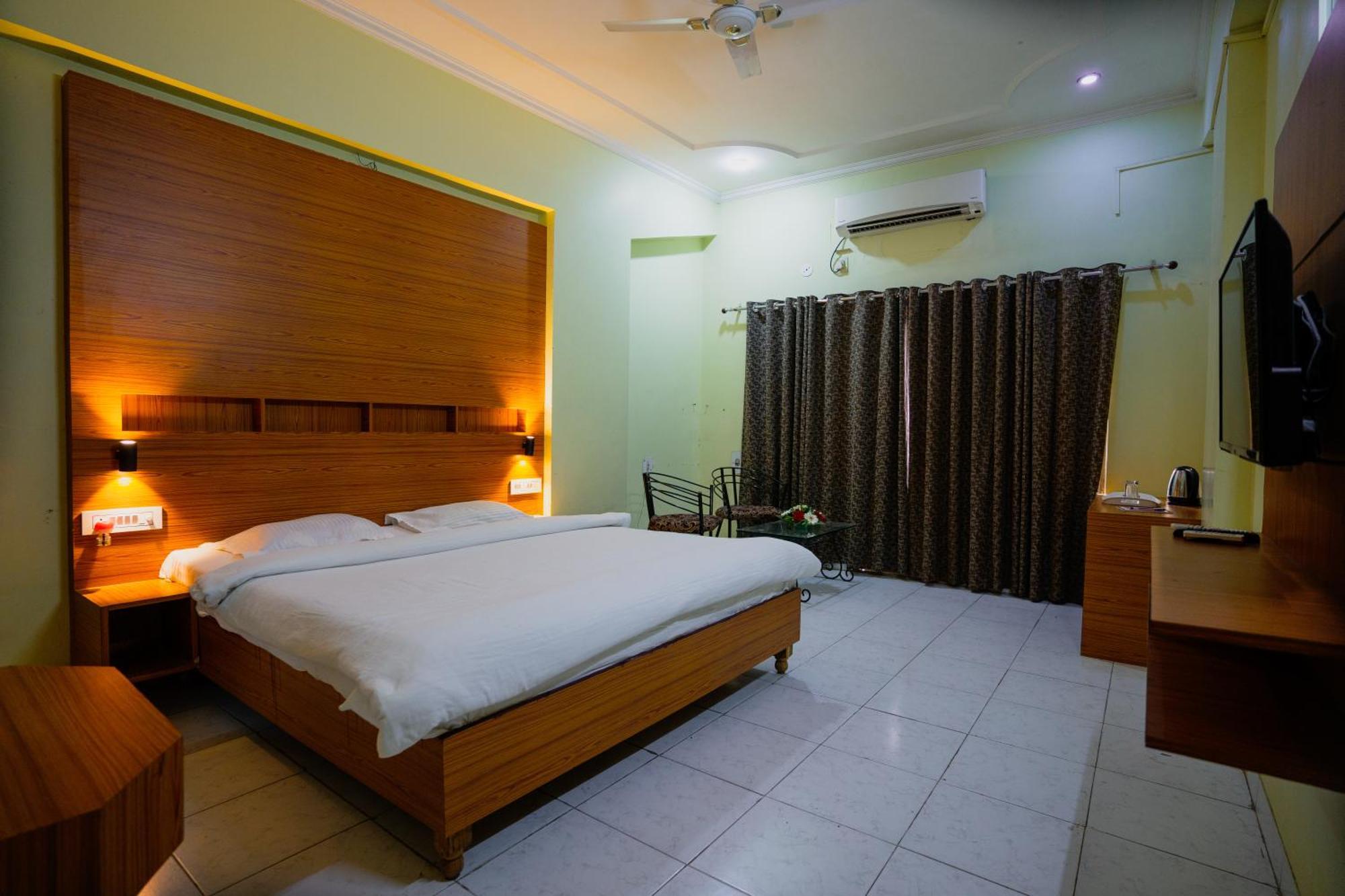 Hotel Girdhar Mahal إندور المظهر الخارجي الصورة