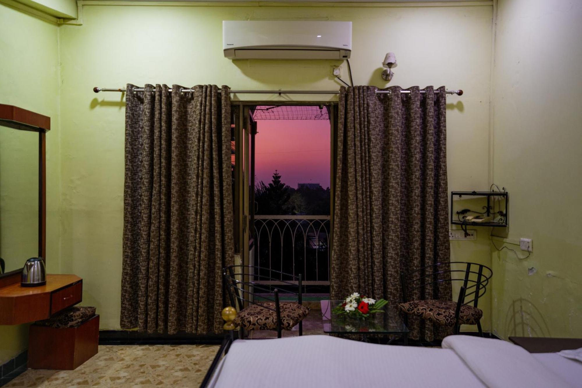 Hotel Girdhar Mahal إندور المظهر الخارجي الصورة