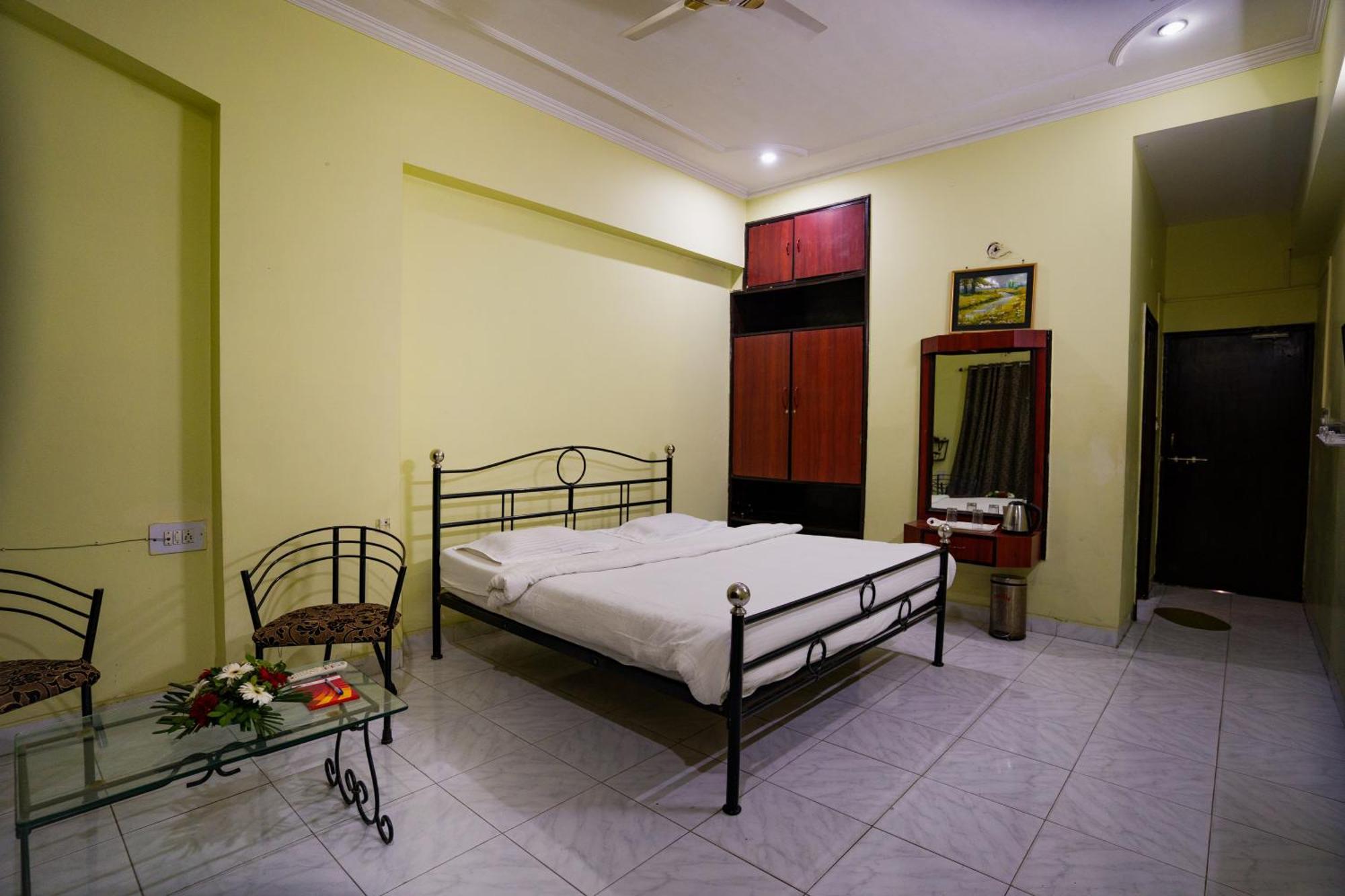 Hotel Girdhar Mahal إندور المظهر الخارجي الصورة