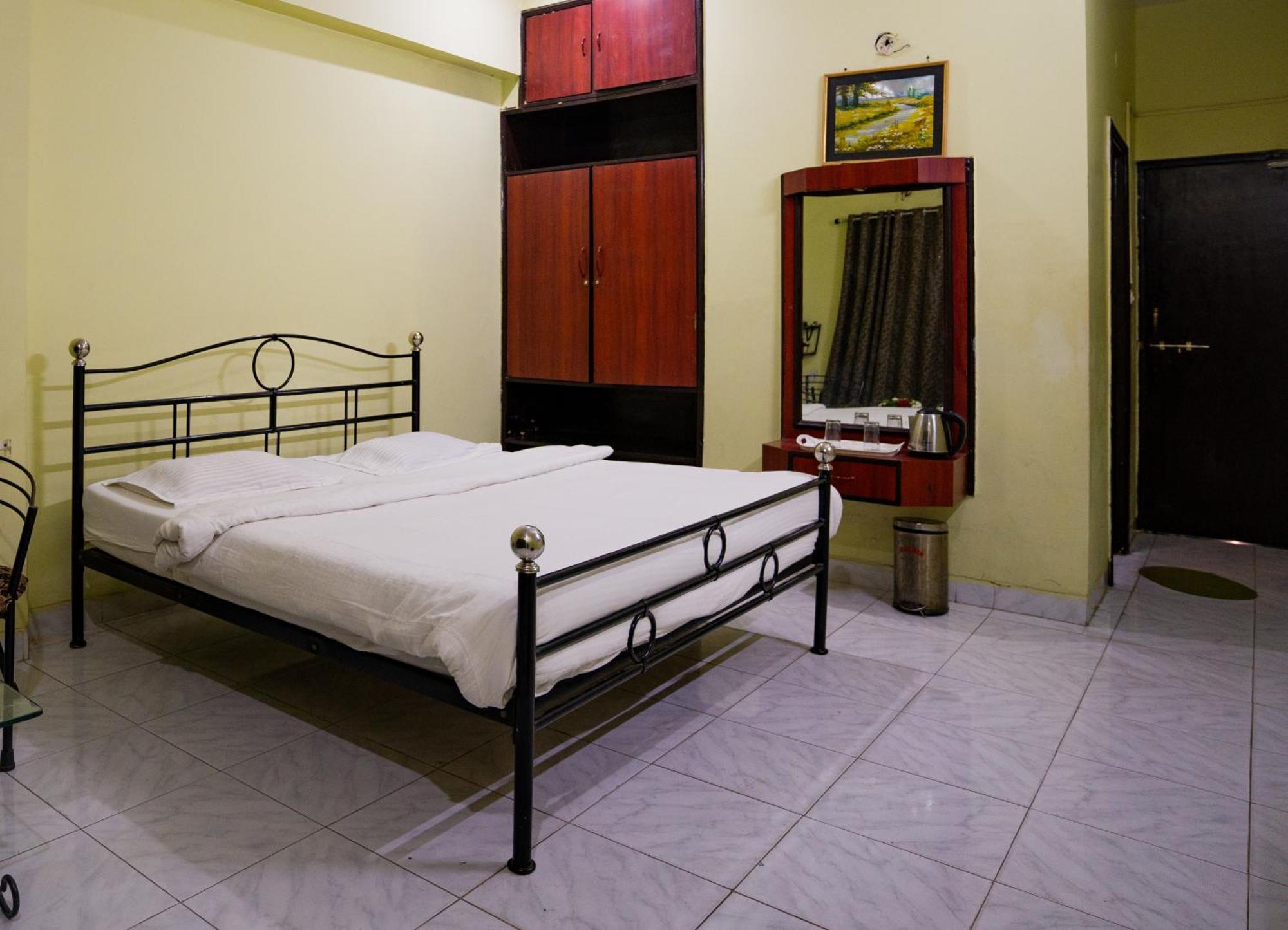 Hotel Girdhar Mahal إندور المظهر الخارجي الصورة