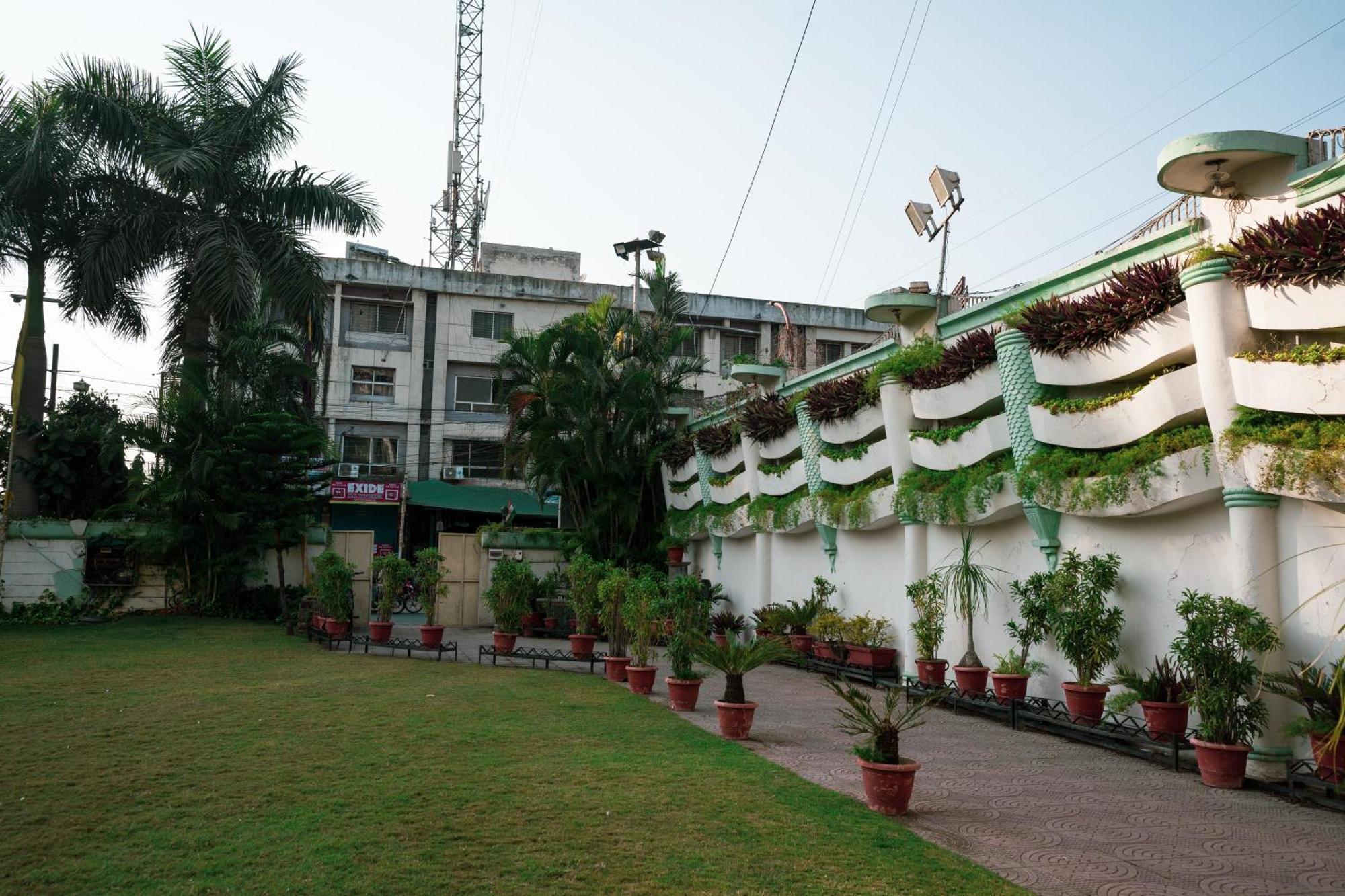 Hotel Girdhar Mahal إندور المظهر الخارجي الصورة
